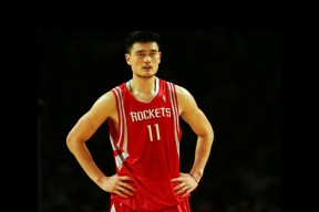 米兰体育官网-库里二十连胜铸就传奇，C9极限挑战谁与争锋
