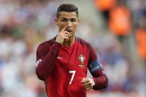 MILANSPORT下载-Ning率雄鹿挺进下一轮却遭败北，争议言论引爆全网热议